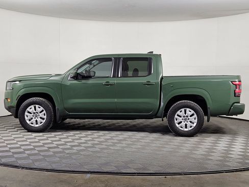 Used 2022 Nissan Frontier SV image 2