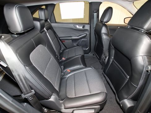 Certified 2024 Ford Escape SE image 15