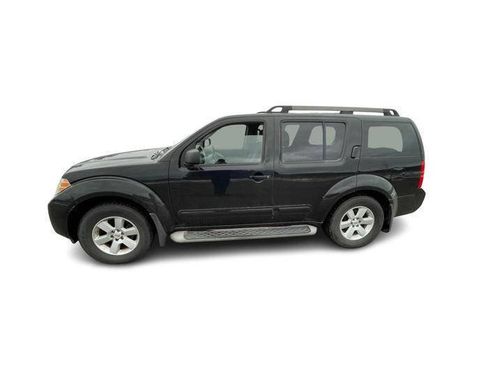 Used 2008 Nissan Pathfinder SE w/ Premium Pkg image 2