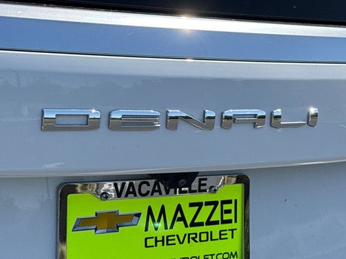 Used 2025 GMC Yukon XL Denali RWD image 13