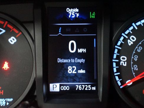 Used 2018 Toyota Tacoma SR RWD image 16