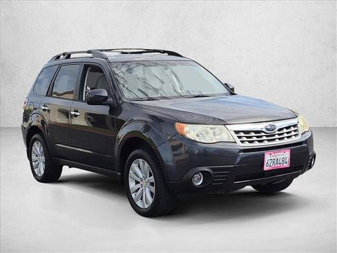 Used 2013 Subaru Forester 2.5X Premium w/ Popular Pkg 2 AWD/4WD image 3
