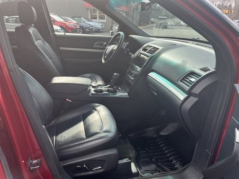 Used 2016 Ford Explorer XLT w/ Equipment Group 202A image 33