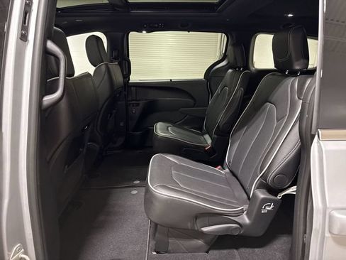 New 2026 Chrysler Pacifica Limited FWD image 24