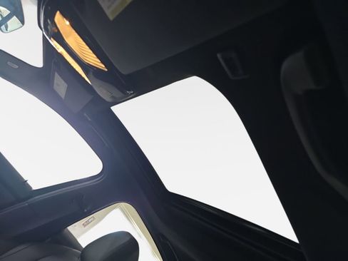 Used 2024 BMW 330i Sedan w/ M Sport Package image 29