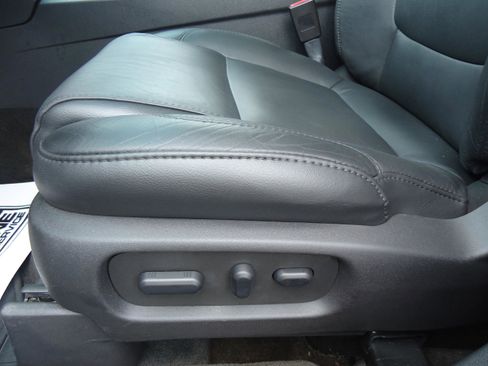 Used 2015 Ford Explorer XLT w/ Equipment Group 202A image 22