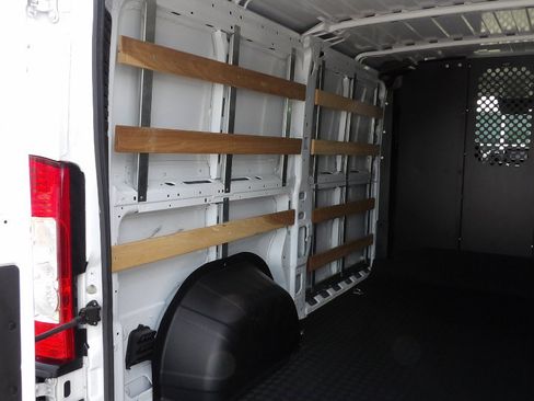 Used 2025 RAM ProMaster 2500 w/ U-Haul Equipment Group FWD image 32