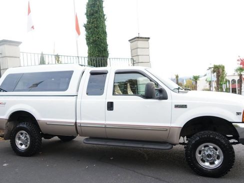 Used 1999 Ford F250 Lariat image 2