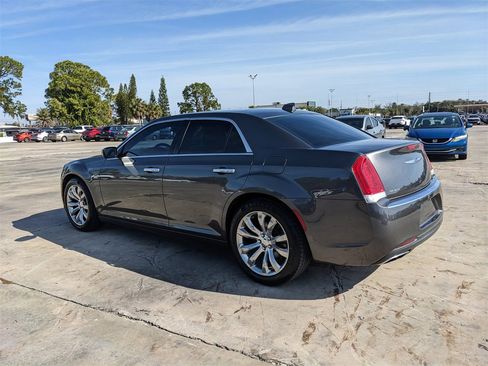 Used 2019 Chrysler 300 Limited image 7