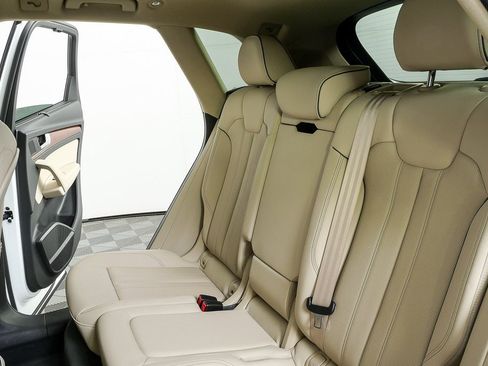 Used 2021 Audi Q5 Prestige w/ Prestige Package image 21