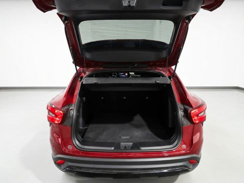 Used 2025 Chevrolet Trax RS FWD image 17
