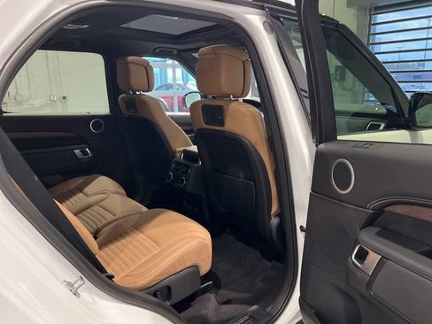 Used 2024 Land Rover Discovery Dynamic SE image 42