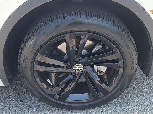 Certified 2024 Volkswagen Tiguan SE R-Line AWD/4WD image 31