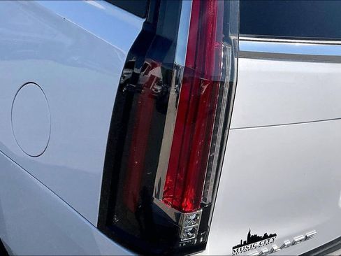 Used 2020 Cadillac Escalade Luxury RWD image 25