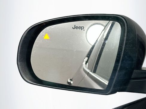 Used 2021 Jeep Compass Latitude w/ Sun and Sound Group FWD image 16