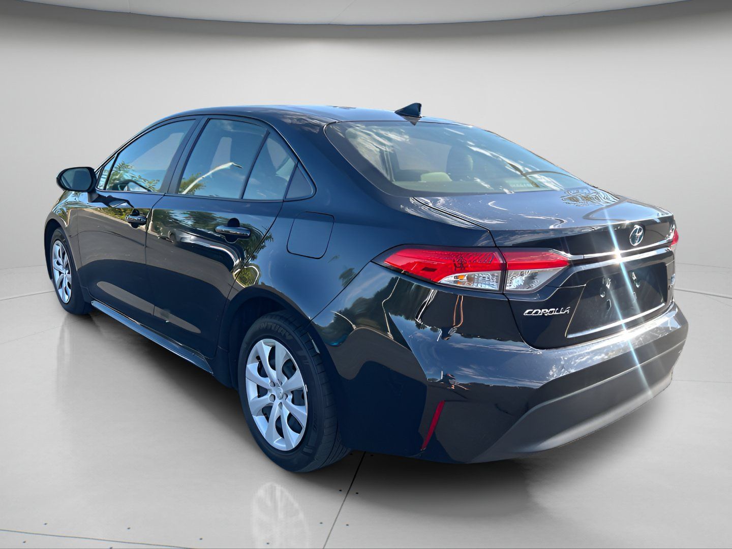 Used 2024 Toyota Corolla LE FWD image 12