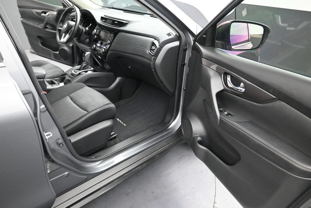 Used 2019 Nissan Rogue SV w/ Premium Package FWD image 14