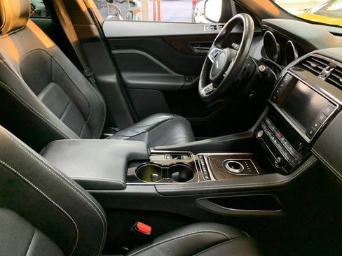 Used 2017 Jaguar F-PACE R-Sport image 21