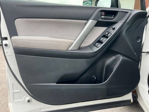 Used 2014 Subaru Forester 2.5i AWD/4WD image 17