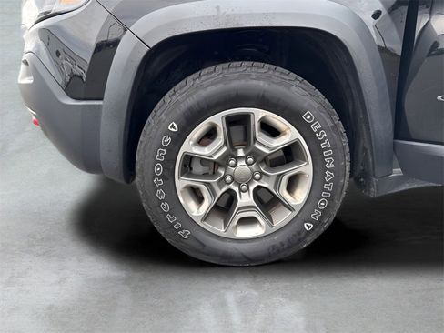 Used 2019 Jeep Cherokee Trailhawk w/ Comfort/Convenience Group image 33