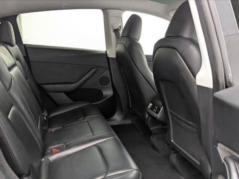 Used 2023 Tesla Model Y Long Range AWD/4WD image 18