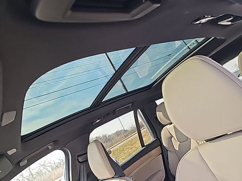 Used 2025 Volvo XC90 T8 Core image 10