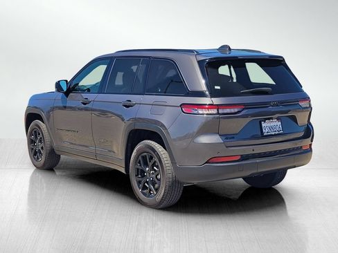Used 2025 Jeep Grand Cherokee Altitude w/ Trailer Tow Package AWD/4WD image 6