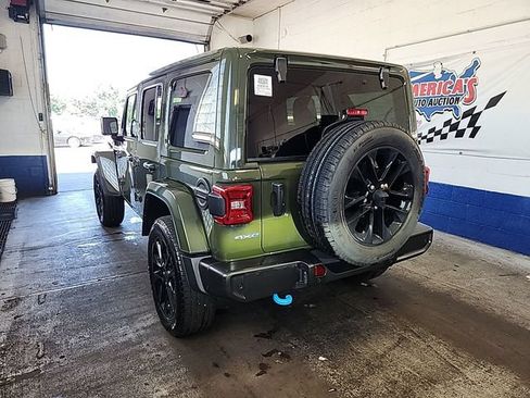 Used 2024 Jeep Wrangler Unlimited Sahara w/ Technology Group AWD/4WD image 8