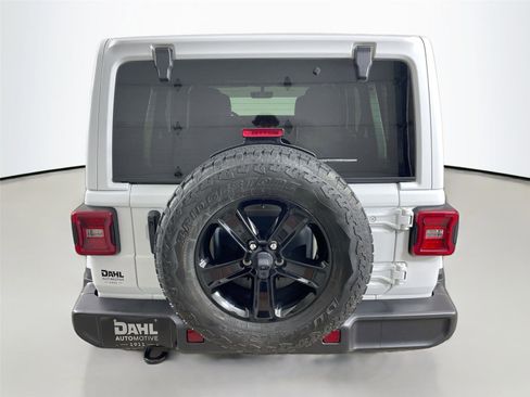 Used 2021 Jeep Wrangler Unlimited Sahara AWD/4WD image 12