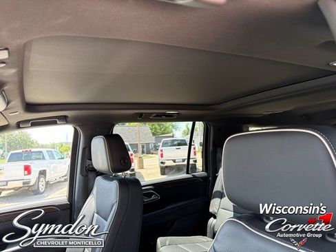 Used 2023 Chevrolet Suburban Premier AWD/4WD image 15
