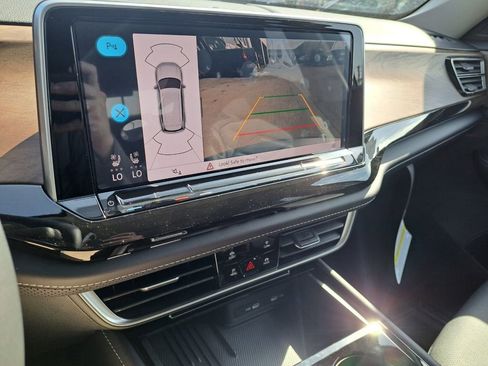 Used 2025 Volkswagen Atlas SE image 19