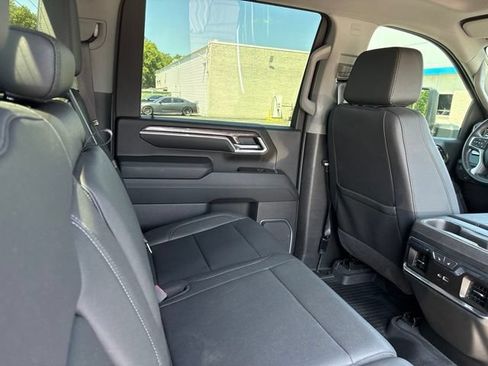 Used 2024 Chevrolet Silverado 2500 LTZ w/ LTZ Convenience Package AWD/4WD image 12