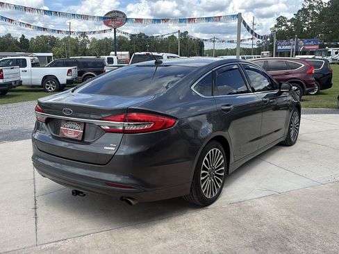 Used 2017 Ford Fusion SE w/ Fusion SE Technology Package FWD image 5