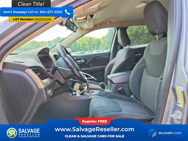 Used 2015 Jeep Cherokee Latitude AWD/4WD image 9