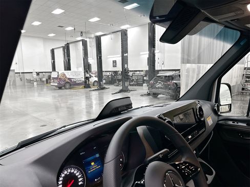 New 2025 Mercedes-Benz Sprinter 2500 image 9