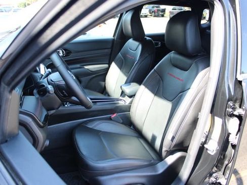 Used 2025 Jeep Compass Trailhawk w/ Trailhawk Elite Group AWD/4WD image 17