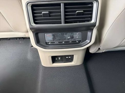 Used 2026 Volkswagen Atlas SEL Premium R-Line AWD/4WD image 5