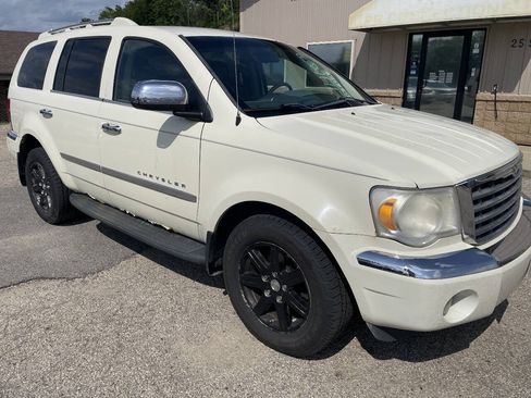 Used 2008 Chrysler Aspen Limited AWD/4WD image 3
