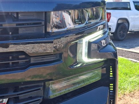 Used 2021 Chevrolet Silverado 1500 LT Trail Boss w/ Convenience Package II AWD/4WD image 9