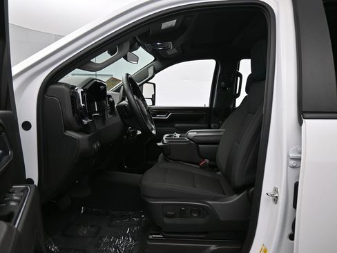 Used 2025 Chevrolet Silverado 2500 LT w/ Convenience Package AWD/4WD image 11