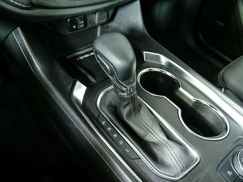 Used 2023 Chevrolet Traverse Premier image 23