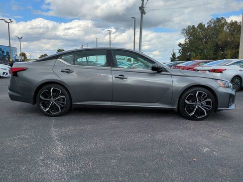 Used 2024 Nissan Altima 2.5 SR w/ SR Premium Package image 3