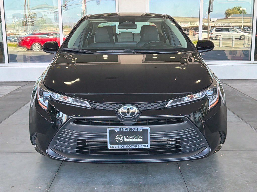 Certified 2025 Toyota Corolla LE FWD image 5