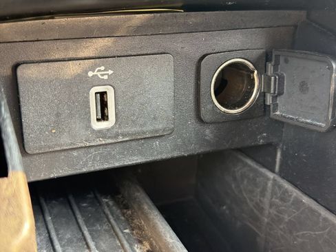 Used 2019 Ford Explorer XLT w/ Equipment Group 202A FWD image 30
