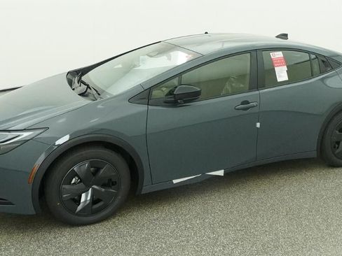 New 2026 Toyota Prius Plug-In Hybrid FWD image 3