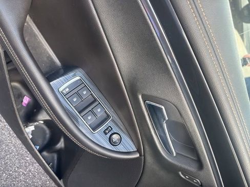 Used 2018 Chevrolet Impala LT image 12