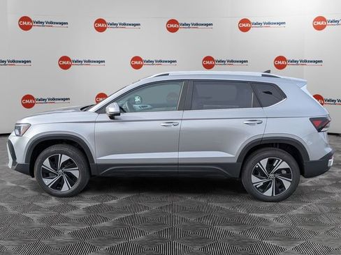 New 2026 Volkswagen Taos SE image 8