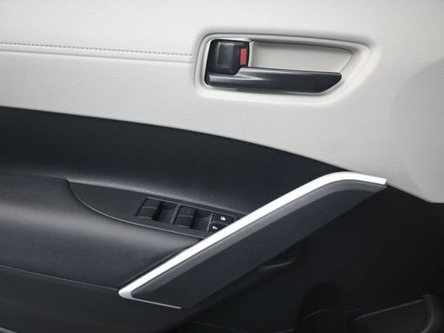 Used 2023 Toyota Corolla Cross L FWD image 12