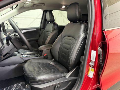 Used 2023 Ford Escape Platinum w/ Premium Technology Package image 9