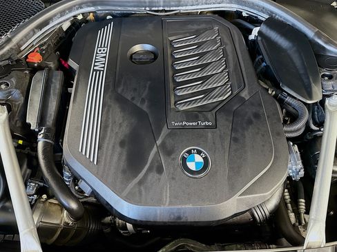 Used 2022 BMW 740i RWD image 39